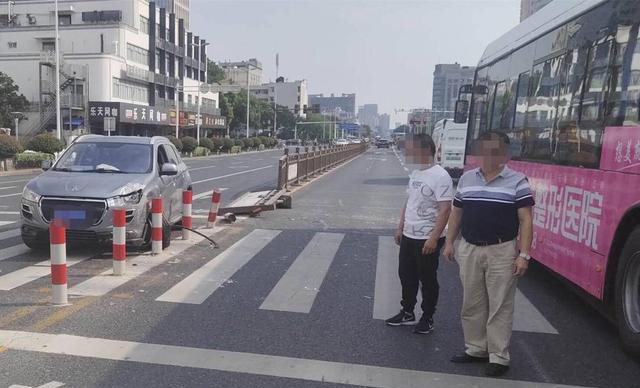 南京護(hù)欄.jpeg 南京護(hù)欄.jpeg